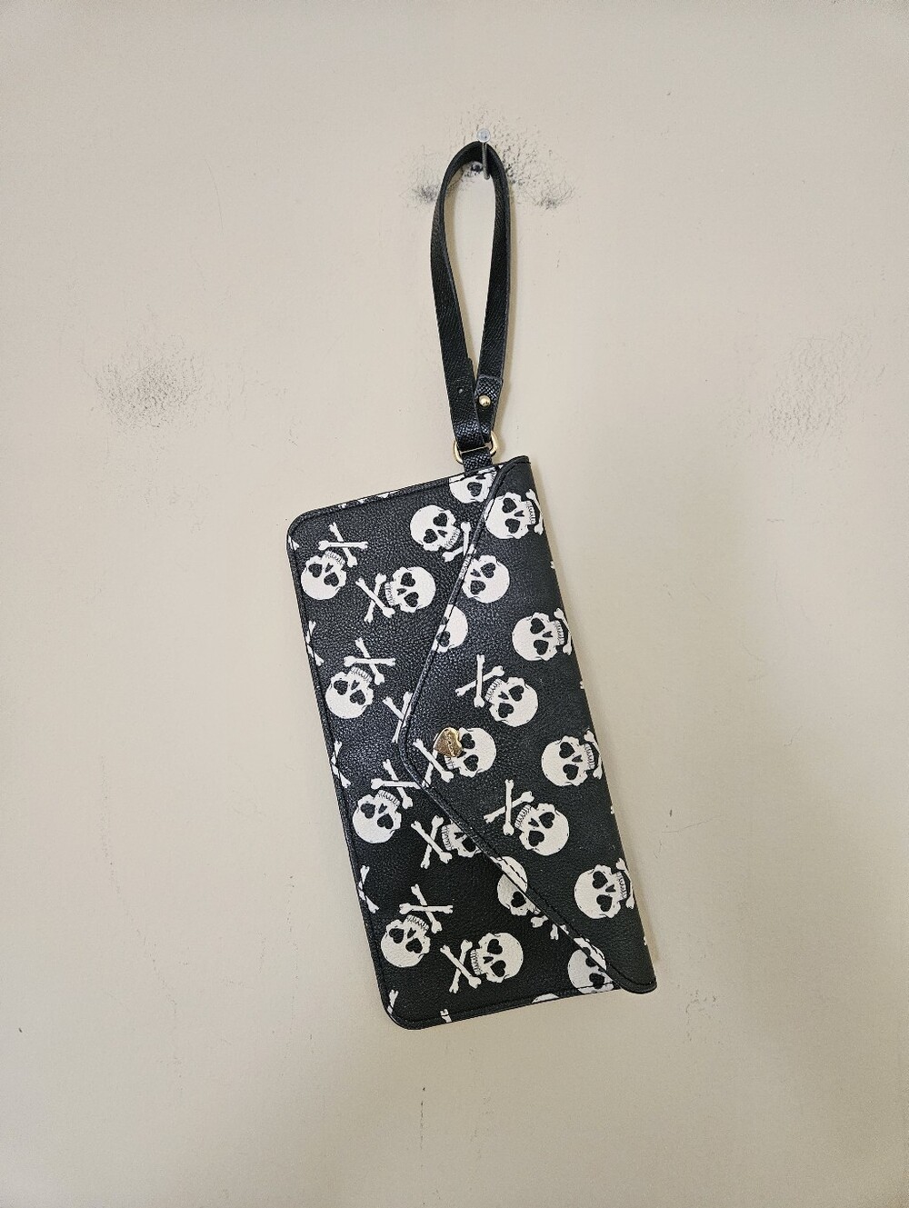 Betsey Johnson Black Skull Print Wristlet Clutch